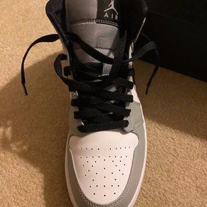 Air Jordan 1 Mid Smoke Grey